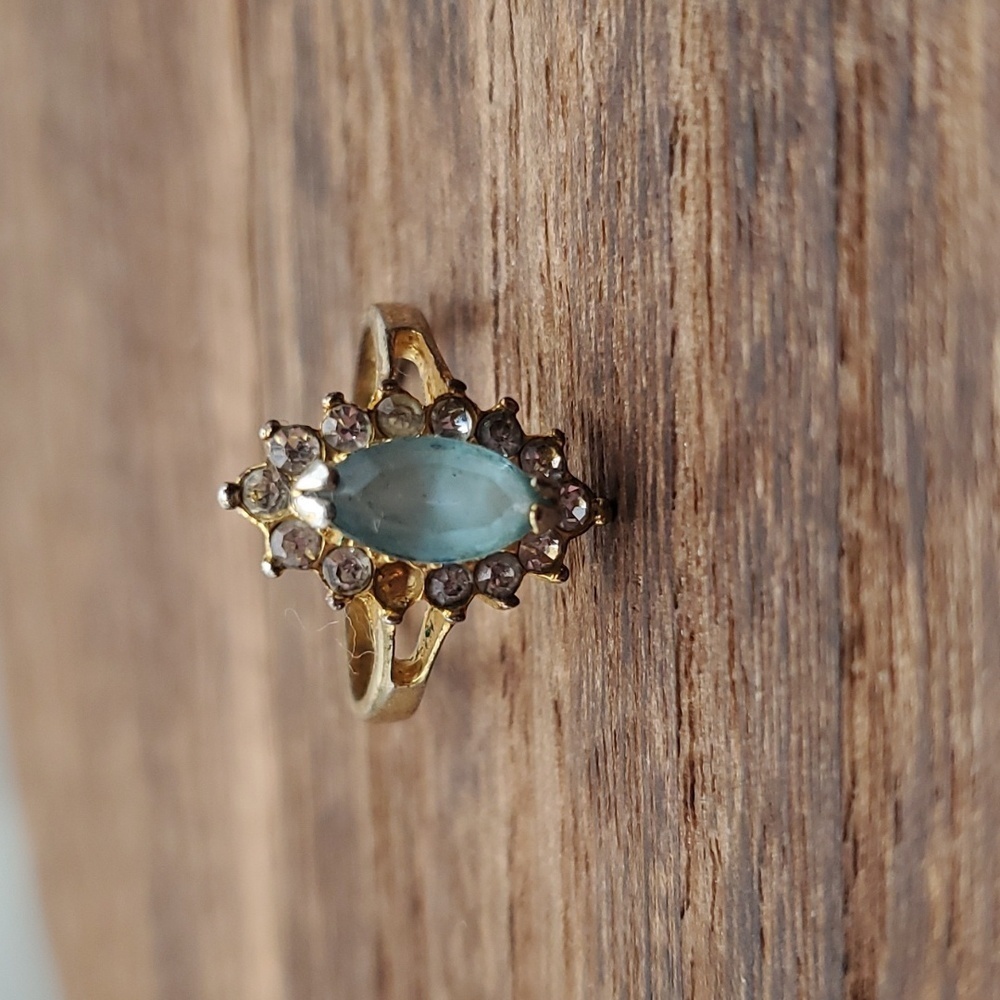 Treasure repairs dream blue topaz clawfoot ring 💍 missing one tiny stone R341